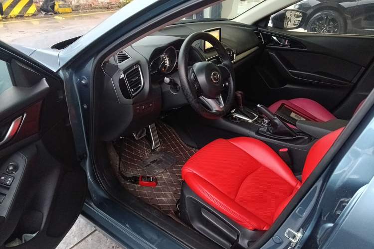 Used Mazda Mazda 3 Axela 2016 Sedan 1.5L Automatic Luxury Model