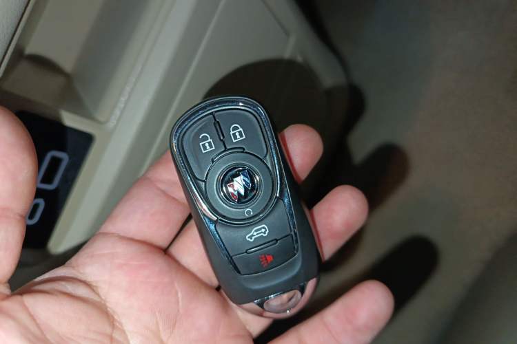 Used Buick GL8 2023 Land Executive Class 652T Luxury Model
