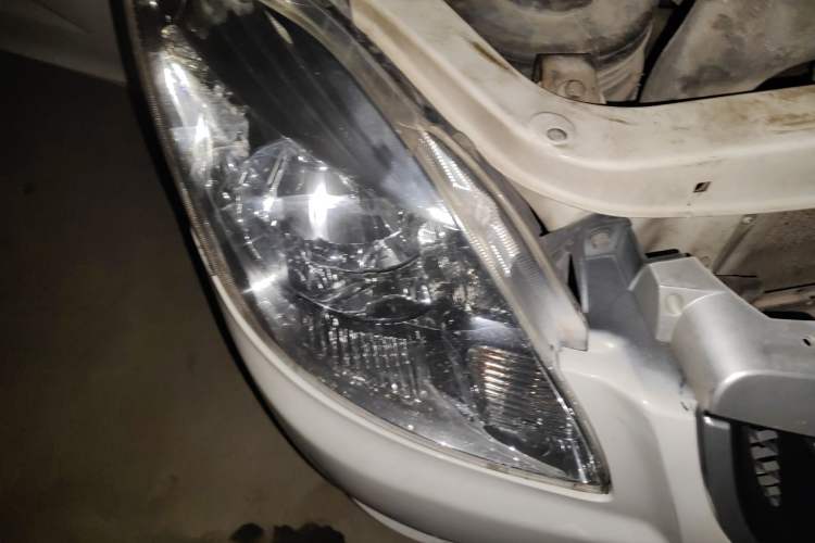 Used Foton MP-X E 2017 2.0L New Express Long Wheelbase 4Q20M Right Front Headlight