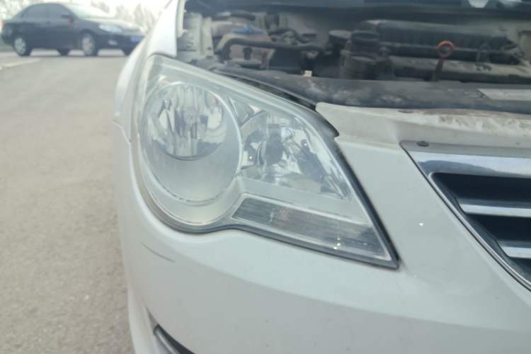 Used Volkswagen Bora 2012 1.6L Automatic Comfort Edition Right Front Headlight