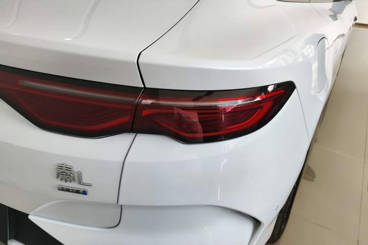 Used BYD Qin L 2025 EV 470KM Leading Edition Right Rear Taillight