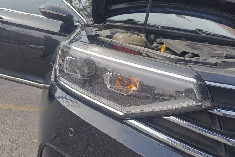 Used Volkswagen Magotan 2020 330TSI DSG Leading Model Right Front Headlight