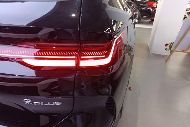 Used BYD Song PLUS New Energy 2025 DM-i 160KM Flagship Model Right Rear Taillight