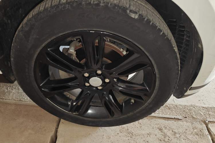 Used Land Rover Range Velar 2020 P250 Right Front Wheel Hub