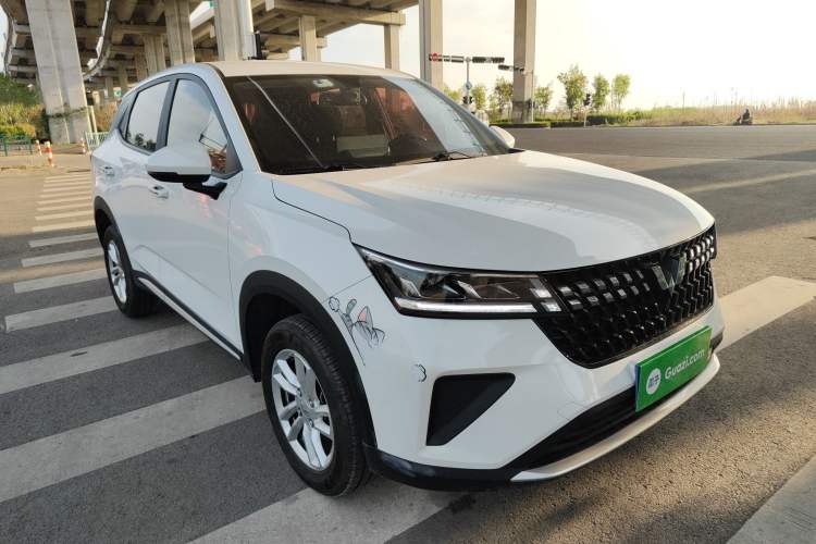 Used Wuling Alvez 2022 1.5L CVT Comfort Edition Front Right 45 Deg