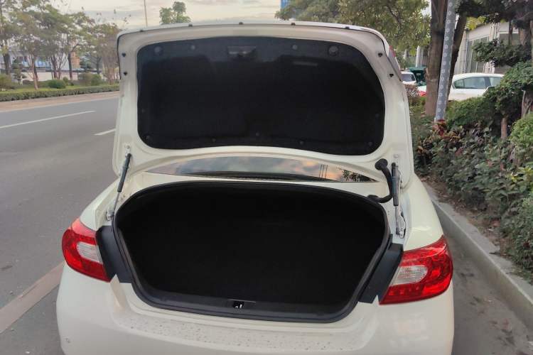 Used Infiniti Q70 2013 Q70L 2.5L Elegance Edition
