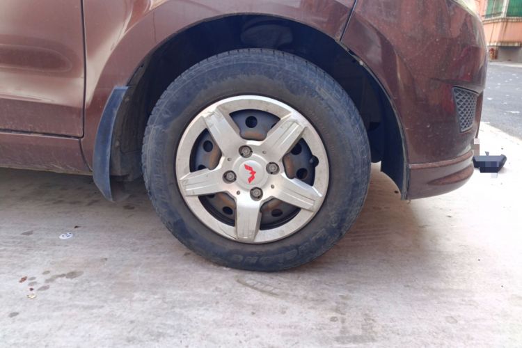 Used Wuling Hongguang 2015 1.2L S Base Model China V Standard Right Front Wheel Hub