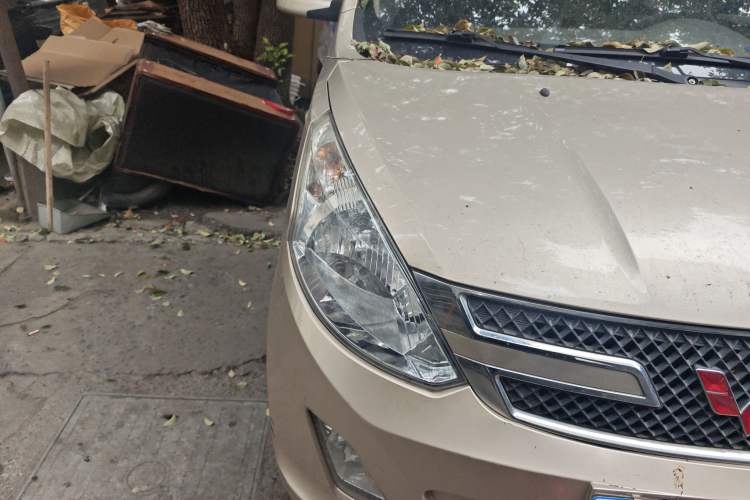 Used Wuling Rongguang V 2018 1.5L Practical Version Right Front Headlight