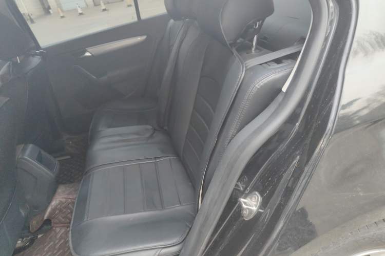 Used Volkswagen Lavida 2015 1.6L Automatic Fashion Edition Left Rear Seat