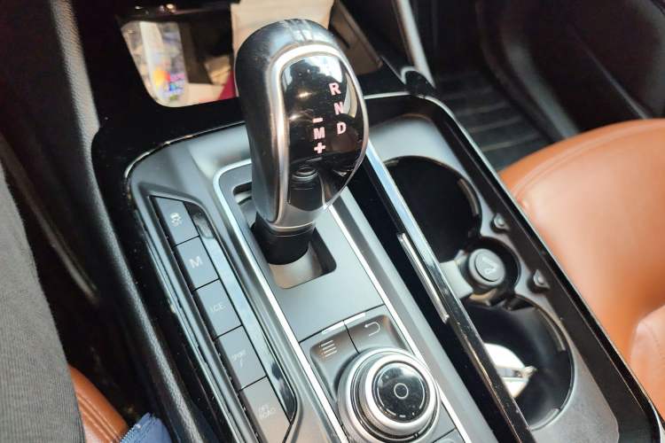 Used Maserati Levante 2016 3.0T Standard Edition Gear Lever