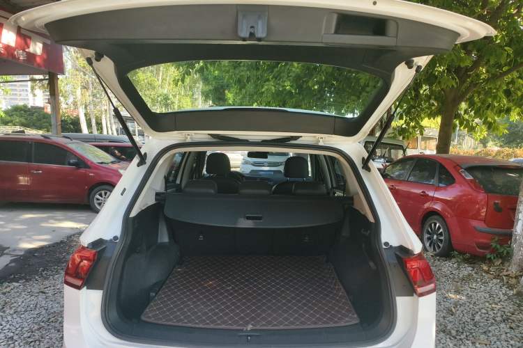 Used Volkswagen Tiguan L 2020 330TSI Automatic Two-Wheel Drive Luxury Edition China VI Standard