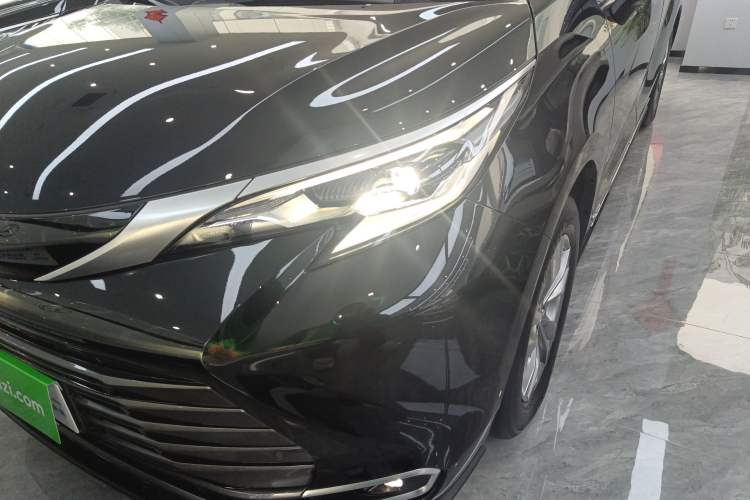 Used Toyota Sienna 2024 2.5L Hybrid Four-Wheel Drive Prestige Edition