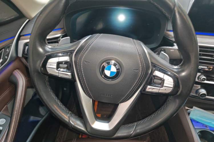 Used BMW 5 Series 2019 Facelifted 530Li Luxury Edition Premium Package Steering Wheel