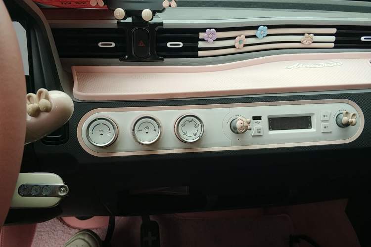 Used Wuling Hongguang MINIEV 2022 Macaron Premium Model – Lithium Ternary Battery Audio And AC Panel