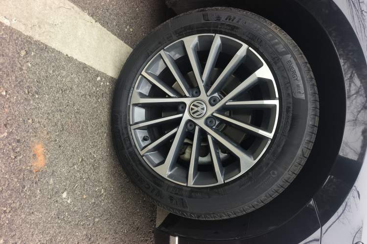 Used Volkswagen Magotan 2020 330TSI DSG Luxury Edition Right Front Wheel Hub