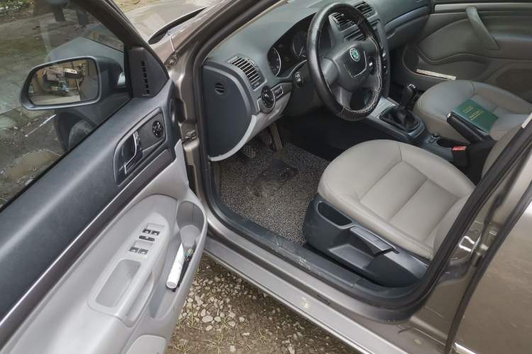 Used Skoda Octavia 2012 1.6L Manual Yijun Edition
