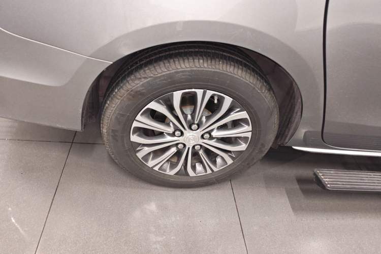 Used Buick GL8 2023 Land Executive Class Comfort Model