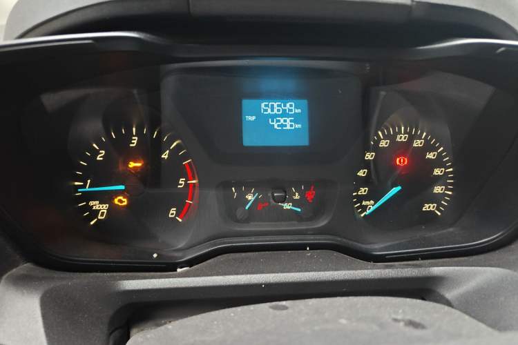 Used Ford Transit 2017 2.0T Diesel Multi-Purpose Commercial Vehicle Short Wheelbase Low Roof China IV Standard