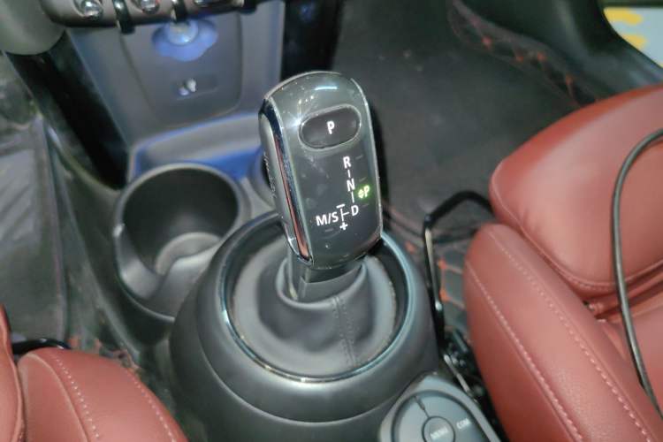 Used MINI 2018 1.5T COOPER Classic Edition Five-Door Version Gear Lever