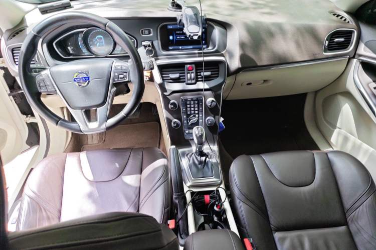 Used Volvo V40 2013 2.0T Zhiya Edition
