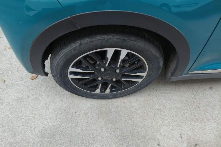 Used Chery Little Ant 2022 Revised Version Sweet Pink Edition Half-Sugar Version Lithium Iron Phosphate 30.7 kWh 30 kW 301 km Left Front Wheel Hub