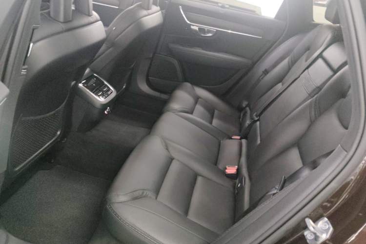 Used Volvo V90 2017 Cross Country T5 AWD Smart Range Edition