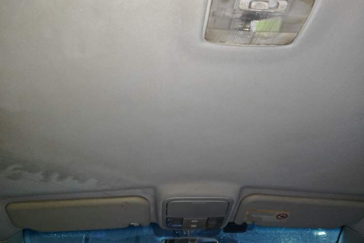 Used JMC Yusheng S350 2013 2.4T Automatic 2WD Diesel Luxury 7-Seater Headliner