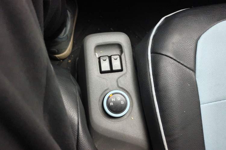 Used Dongfeng Fengon MINIEV 2022 Shishi Style Luxury Version Gear Lever