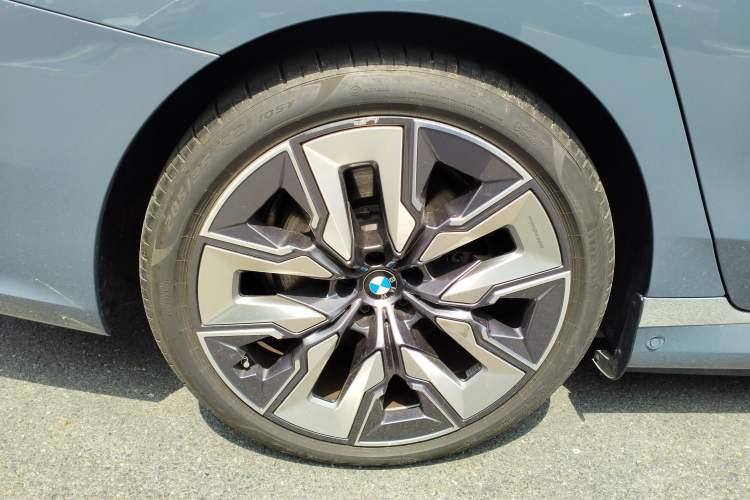 Used BMW i7 2023 eDrive50L Prestige M Sport Package Right Rear Wheel Hub