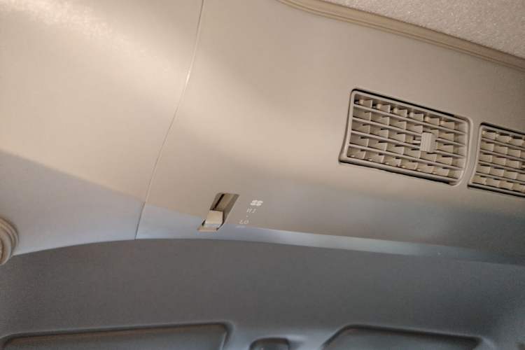 Used Jinbei Gold Hiace M Classic 2023 1.5L Travel Lion Passenger Vehicle 5/6/7 Seats
