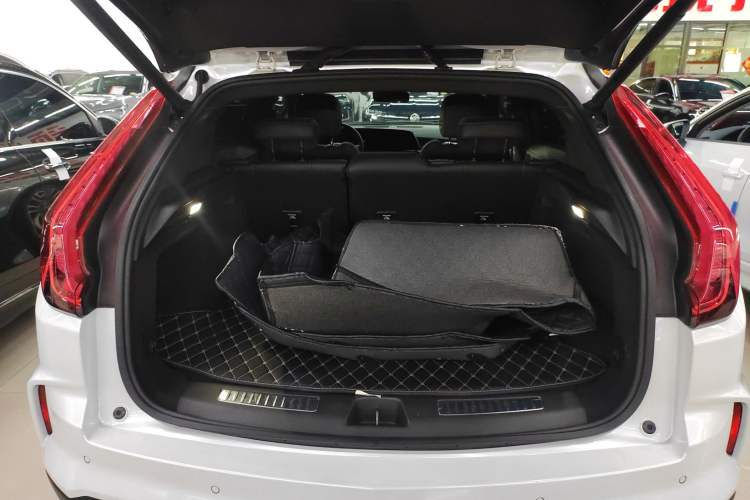 Used Cadillac XT4 2024 28T Two-Wheel-Drive Prestige Version
