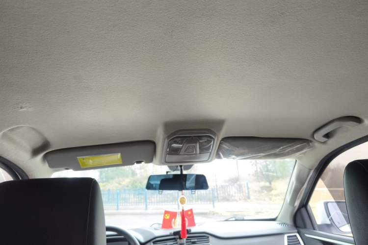 Used SAIC MAXUS T60 2022 5th Anniversary Edition 2.0T Diesel Manual Two-Wheel Drive High Ground Clearance Comfortable Version with Extended Cabin
