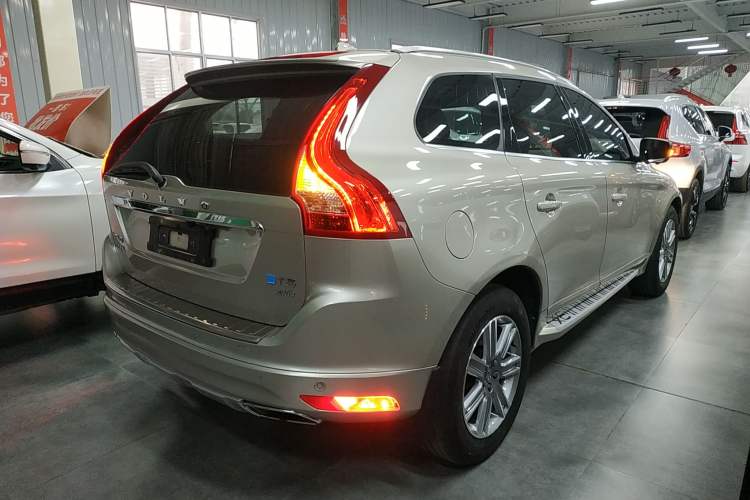 Used Volvo XC60 2017 T5 AWD Smart Upgrade Edition
