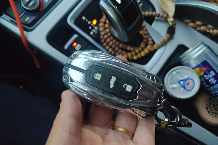 Used Geely Auto Emgrand X7 Sport 2020 1.8TD DCT Two-Wheel Drive Smart Connect 4G-Enabled Version
