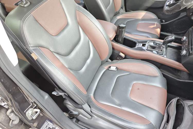 Used Dongfeng Fengon 580 2016 Revised Version 1.5T CVT Luxury Edition Right Front Seat