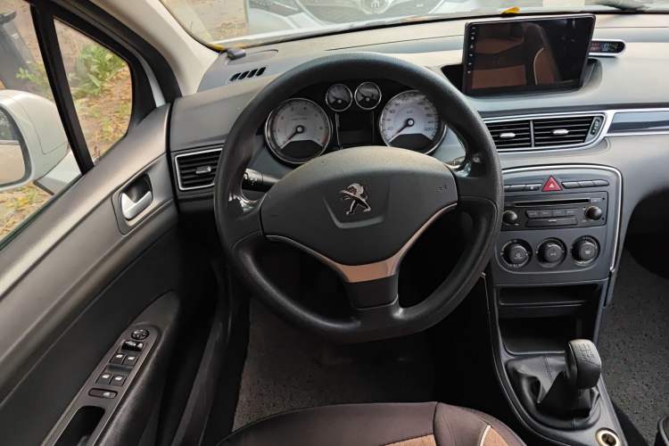 Used Peugeot 308 2014 Enjoy Edition Classic 1.6L Manual YouShang Model Steering Wheel