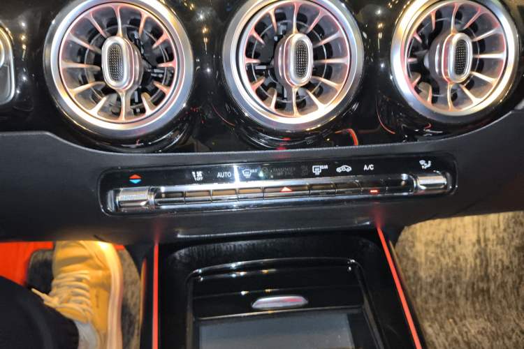 Used Mercedes-Benz GLA 2020 GLA 200 4MATIC Audio And AC Panel