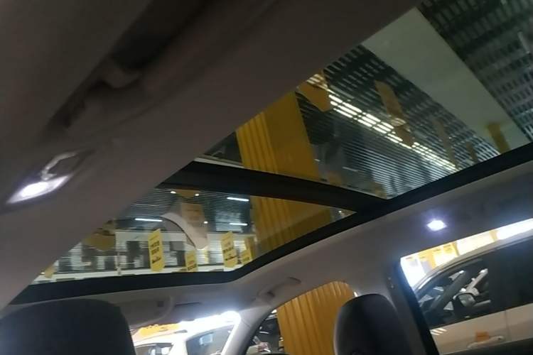 Used Volkswagen Tayron 2023 330TSI Two-Wheel-Drive Luxury Plus Advanced Version Headliner