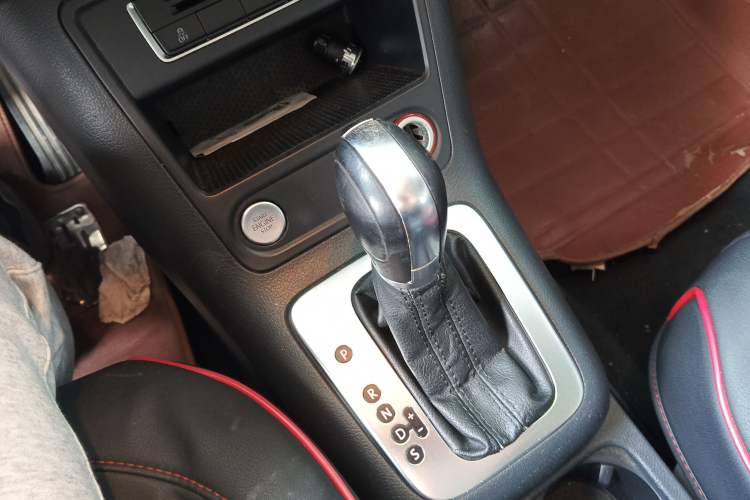 Used Volkswagen Tiguan 2015 1.8TSI Automatic Two-Wheel Drive Luxury Model Gear Lever