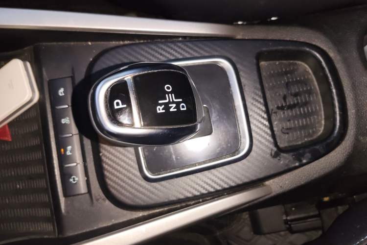 Used BYD Yuan New Energy 2018 EV360 Smart Connected Cool Model Gear Lever