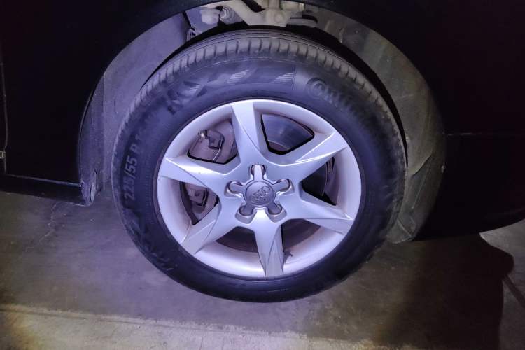 Used Audi A6L 2011 2.0 TFSI Automatic Standard Edition Right Front Wheel Hub