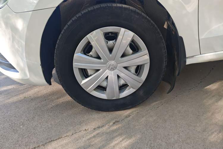 Used Volkswagen Jetta 2015 1.6L Automatic Fashion Model Exterior 4