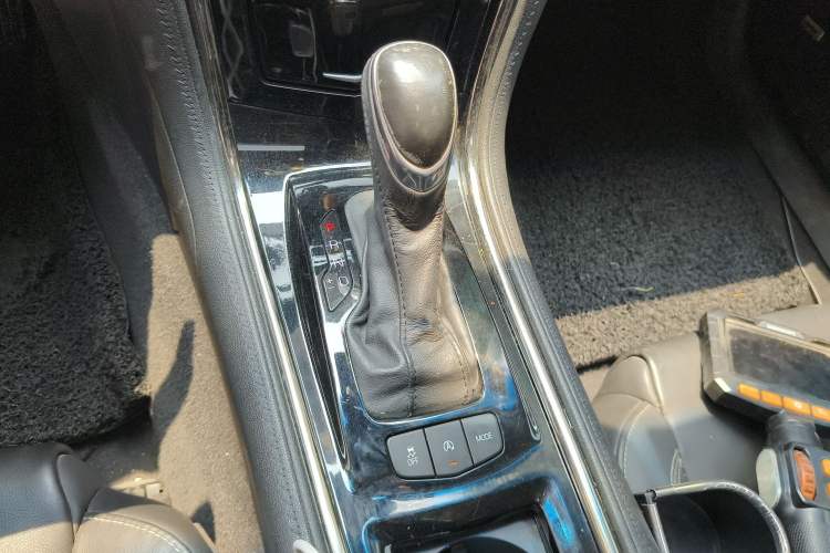 Used Cadillac ATS-L 2016 28T Fashion Edition Gear Lever