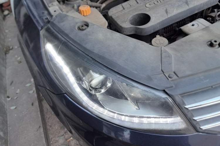 Used Dongfeng Fengon 580 2017 1.5T Manual Luxury Model Right Front Headlight