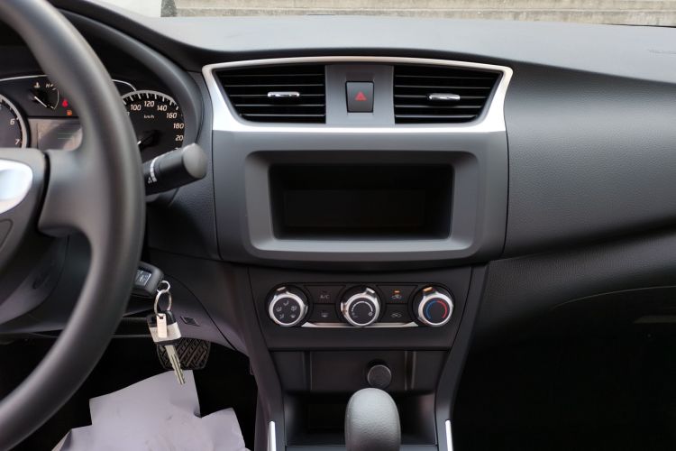 Used Nissan Sylphy 2026 Classic 1.6L CVT Peace of Mind Edition Audio And AC Panel