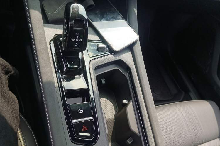 Used Lynk & Co 03 2026 Model 1.5TD DCT Halo Gear Lever