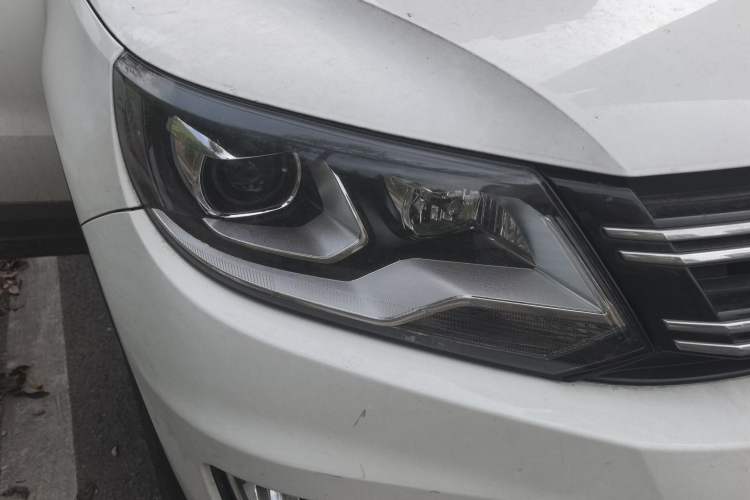 Used Volkswagen Tiguan 2016 280TSI Automatic Two-Wheel Drive Silk Road Comfort Edition Right Front Headlight