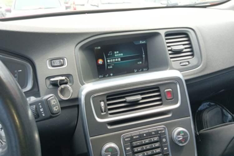 Used Volvo V60 2015 T5 Zhiya Edition
