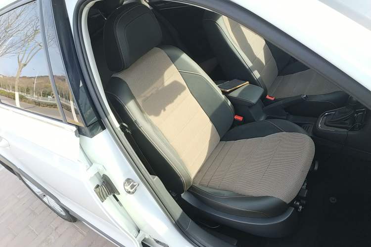 Used Volkswagen C-TREK 2018 1.5L Automatic Comfort Model Right Front Seat