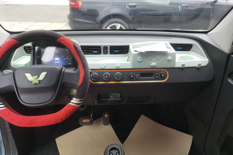 Used Wuling Hongguang MINIEV 2020 Freedom Version Lithium Iron Phosphate Audio And AC Panel